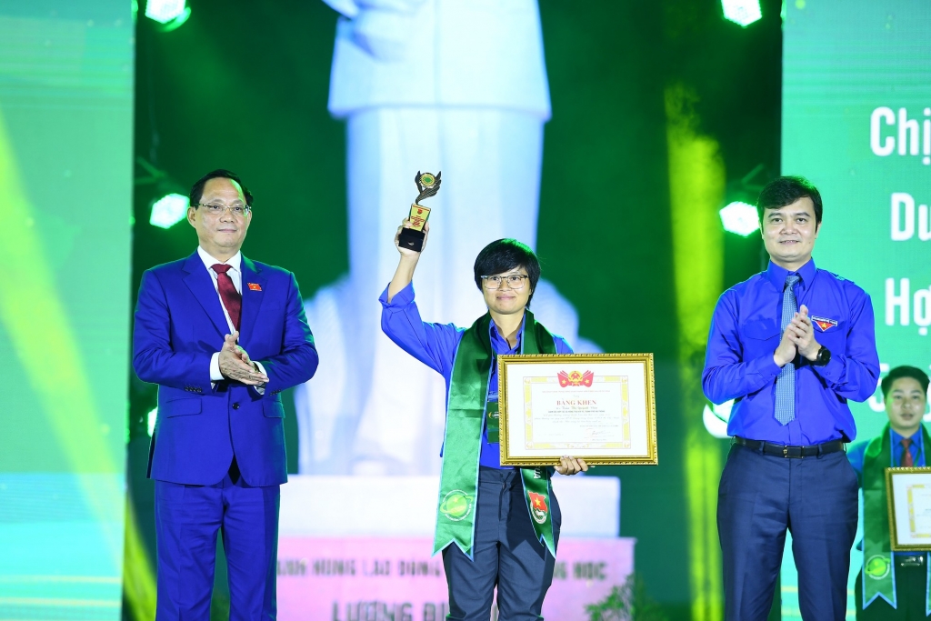 Giải thưởng Lương Định Của được trao tặng cho 42 gương “Nhà nông trẻ xuất sắc”