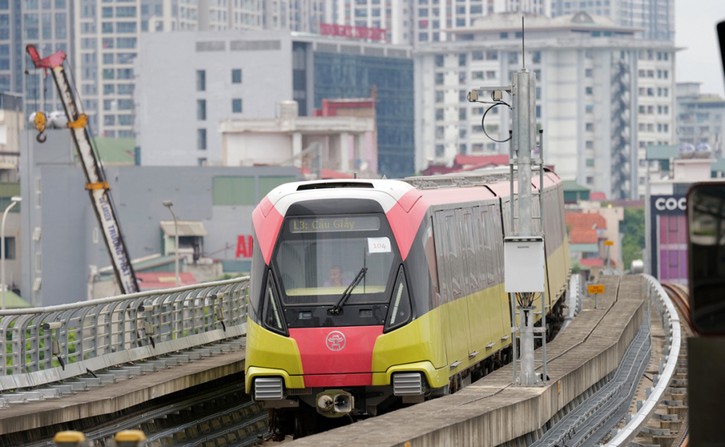 Tàu tuyến metro Nhổn - ga Hà Nội chạy thử nghiệm trên đường ray ảnh 1