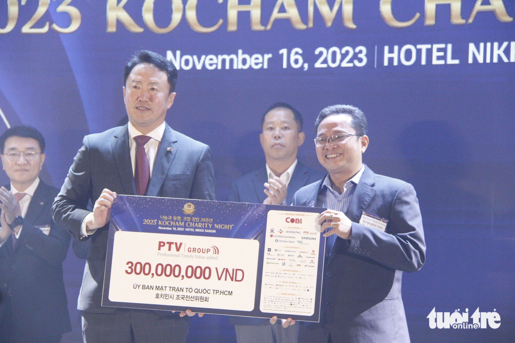 Hiệp hội Thương mại và Công nghiệp Hàn Quốc trao 300 triệu đồng cho Ủy ban Mặt trận Tổ quốc Việt Nam TP.HCM