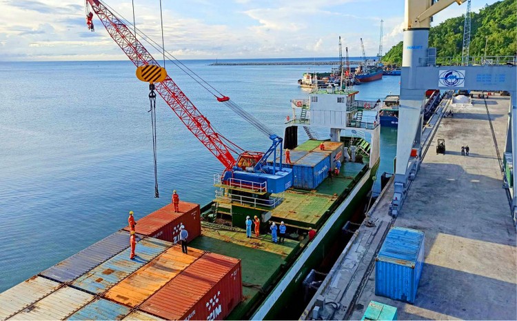Việc bổ sung Nhà máy Thép xanh tại Khu kinh tế Chân Mây - Lăng Cô sẽ ảnh hưởng đến nhu cầu vận tải, đặc biệt là vận tải biển. Ảnh: Võ Thạnh