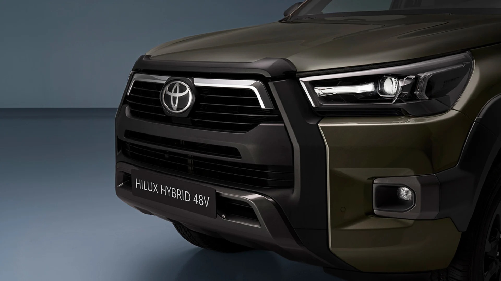 Toyota Hilux hybrid ra mắt: Tiêu thụ 7,1 lít dầu/100km, dùng phụ gia giống Ranger, vượt chuẩn nhiên liệu về Việt Nam- Ảnh 3.