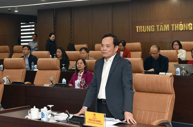 Phó Thủ tướng Trần Lưu Quang yêu cầu các bộ, địa phương kiểm soát chặt chẽ quá trình ban hành thủ tục hành chính mới, bảo đảm thủ tục dễ hiểu, dễ thực hiện. Ảnh: Hải Minh