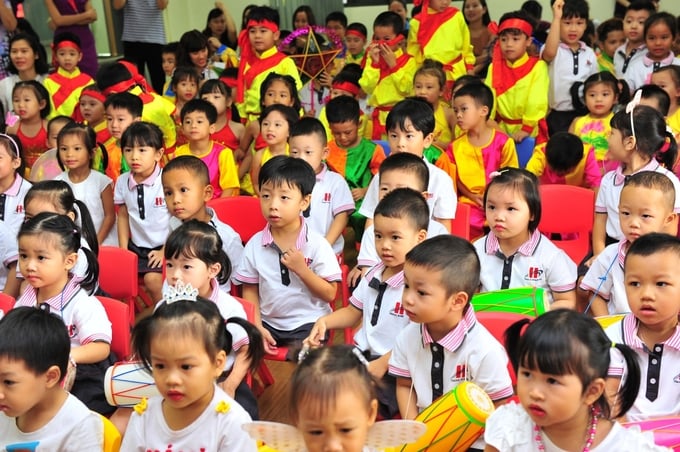 Từ ngày 1/1/2024, học sinh mẫu giáo, học sinh THPT trên địa bàn Hà Nội thuộc hộ cận nghèo sẽ được miễn học phí 100%.