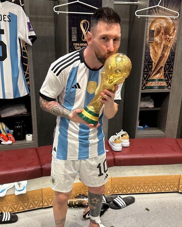 Một năm sau chức vô địch World Cup, Messi chia sẻ những tấm hình đặc biệt và khẳng định đây là &quot;khoảnh khắc đẹp nhất sự nghiệp&quot; - Ảnh 2.