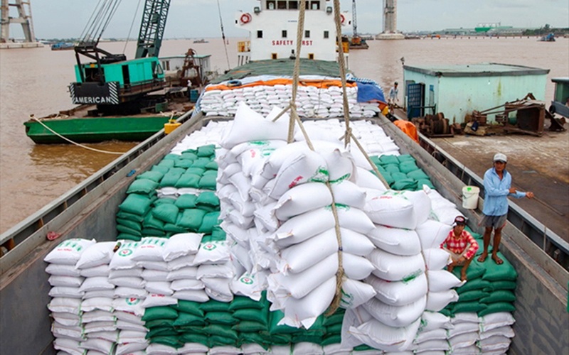 Xuất khẩu gạo thu về gần 4 tỷ USD